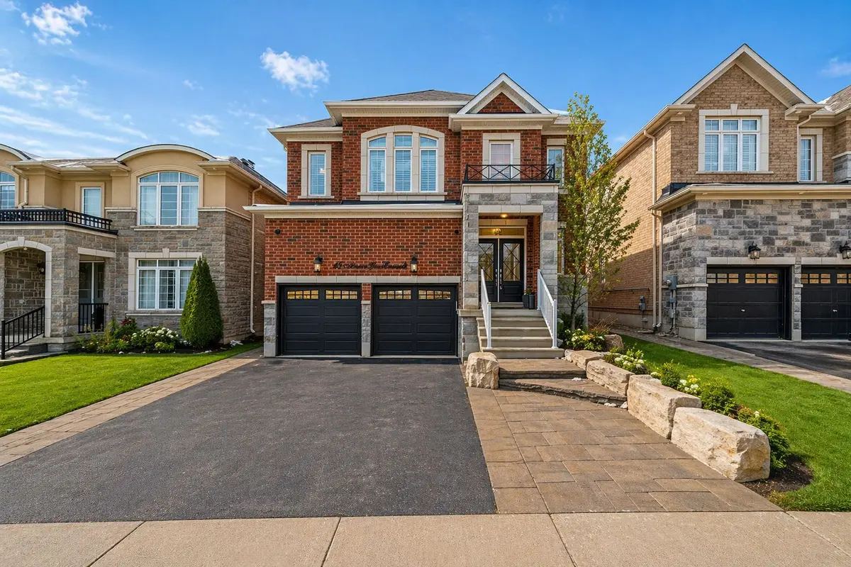 48 Manor Glen CRES, East Gwillimbury, ON L0G 1M0