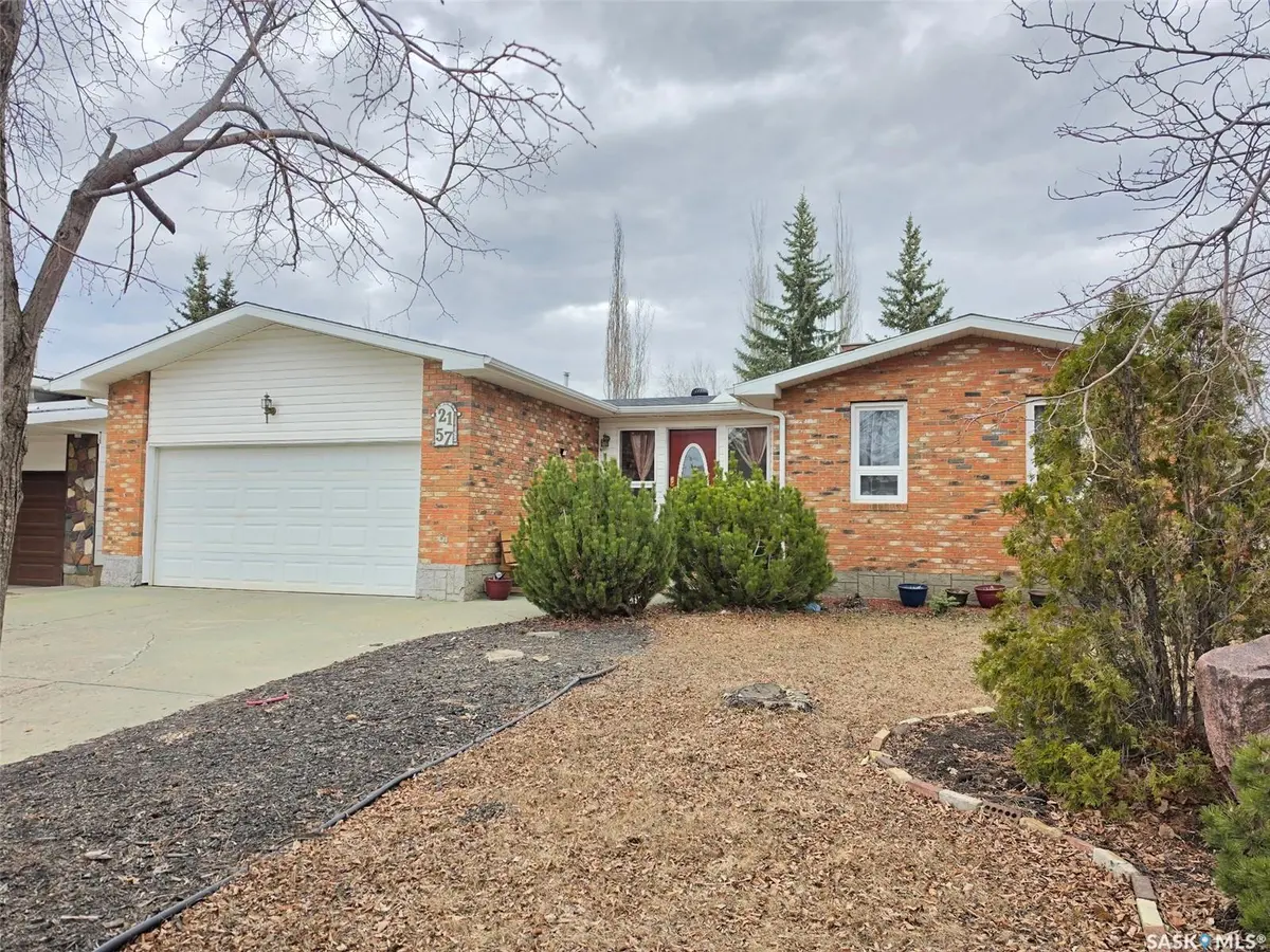 2157 Douglas AVENUE, North Battleford, SK S9A 3J1