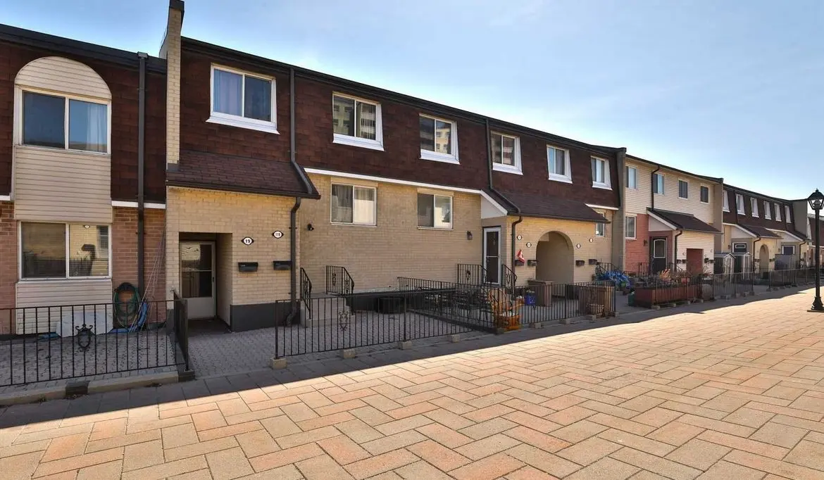 2170 Bromsgrove RD #19, Mississauga, ON L5J 4J2