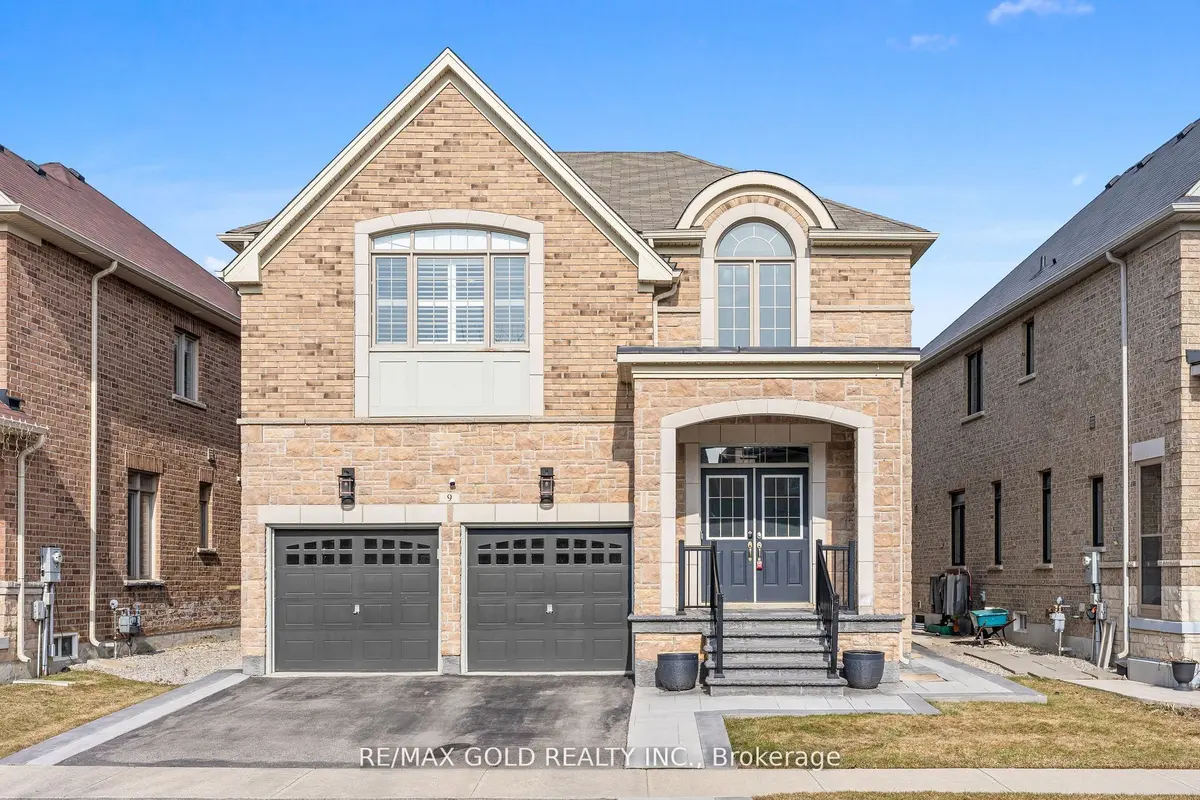 9 Fringetree RD, Brampton, ON L6R 0B6