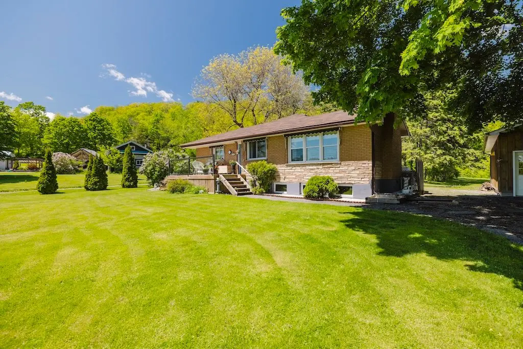 556 Rosebush RD, Quinte West, ON K0K 2C0