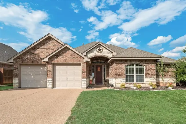 11016 Castle Oak Lane W, Fort Worth, TX 76108