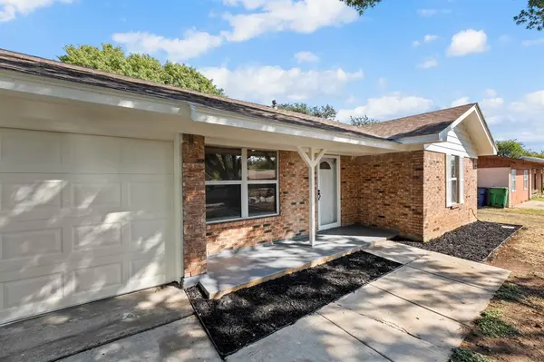 317 E Glendale Street, Crowley, TX 76036