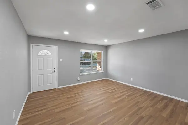 317 E Glendale Street, Crowley, TX 76036