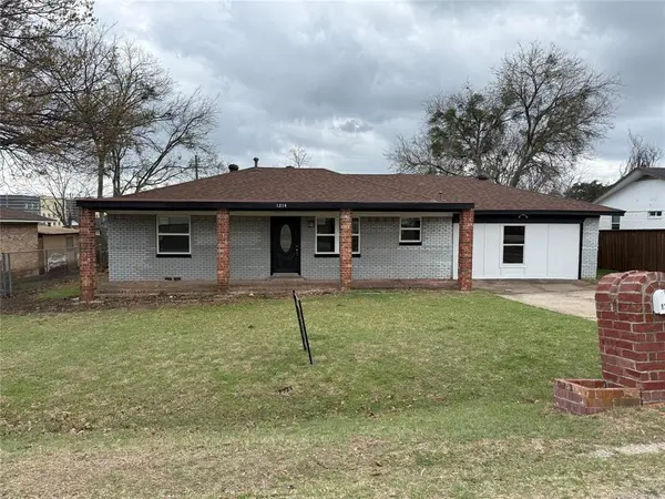 1214 Wintergreen Court, Desoto, TX 75115