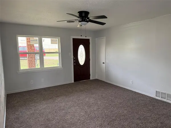 1214 Wintergreen Court, Desoto, TX 75115