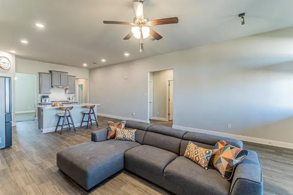 10638 Cherry Tree Way, Grand Prairie, TX 76065