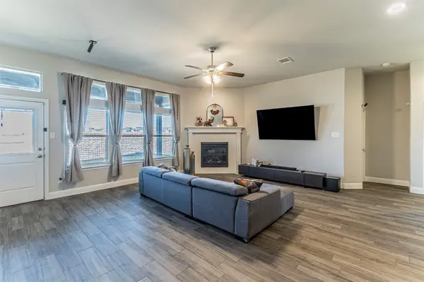 10638 Cherry Tree Way, Grand Prairie, TX 76065