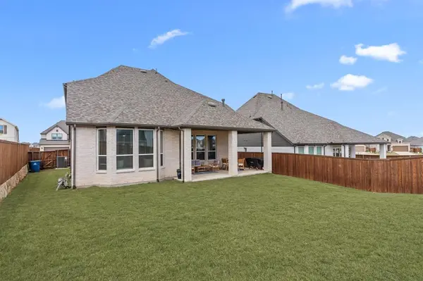 1748 Boxwood Row Drive, Aubrey, TX 76227