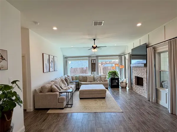 916 Rodgers Avenue, Godley, TX 76044