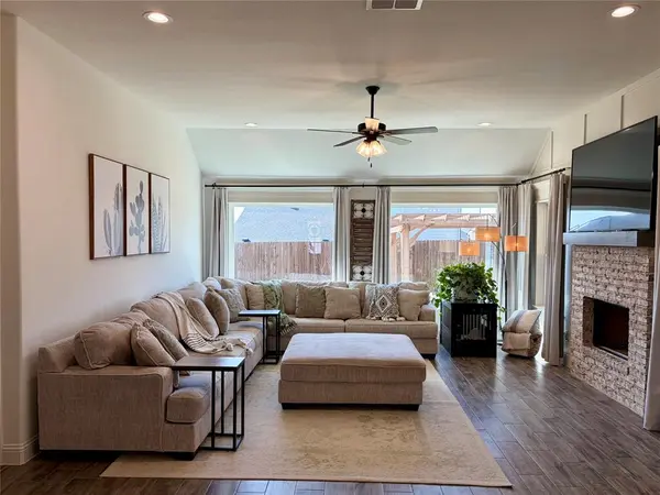 916 Rodgers Avenue, Godley, TX 76044