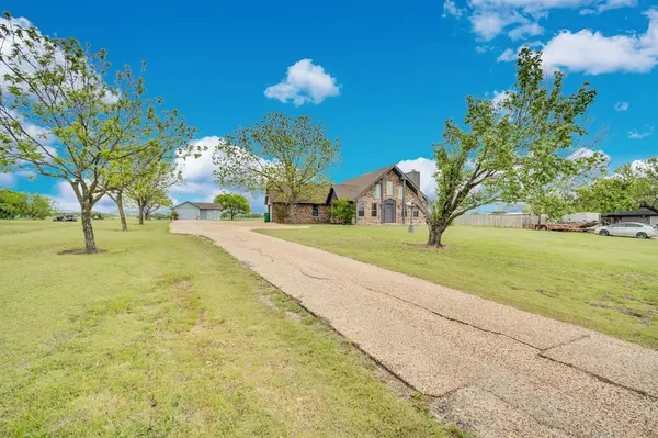 136 Creekview Circle, Maypearl, TX 76064