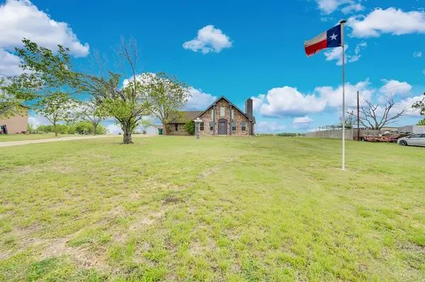 136 Creekview Circle, Maypearl, TX 76064