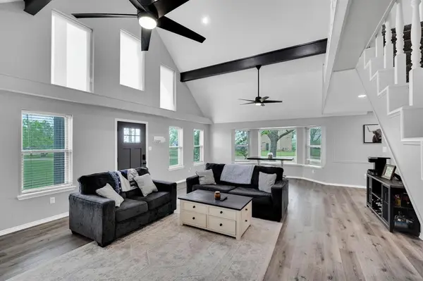 136 Creekview Circle, Maypearl, TX 76064