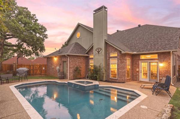 7612 Oak Knoll Drive, North Richland Hills, TX 76182