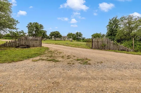 224 Rocky Hill Road, Brownwood, TX 76801