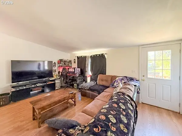 5123 MELODY LN, Roseburg, OR 97471