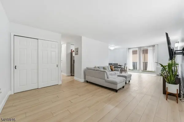 712 N Broad St #3C, Elizabeth City, NJ 07208