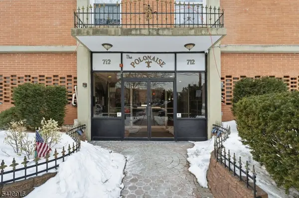 712 N Broad St #3C, Elizabeth City, NJ 07208