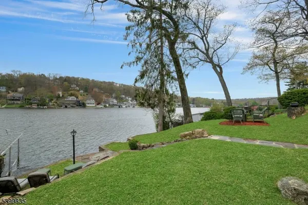 78 Ithanell Rd, Hopatcong Boro, NJ 07843