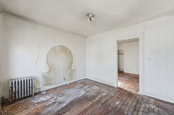 1024 Julia St, Elizabeth City, NJ 07201