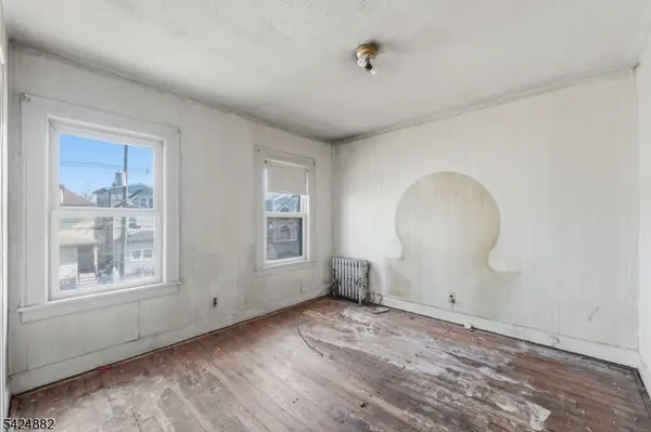 1024 Julia St, Elizabeth City, NJ 07201