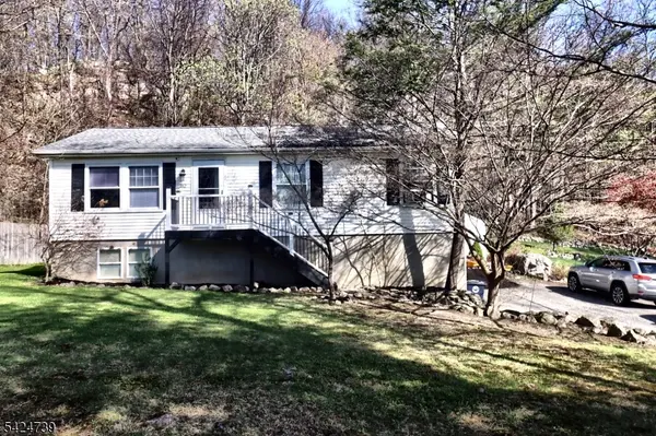 32 Panorama Dr, Vernon Twp., NJ 07461