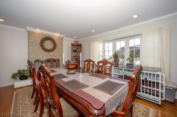 802 Riverbend Dr, Clark Twp., NJ 07066