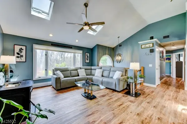 61 Lakeside Dr NW, Vernon Twp., NJ 07461