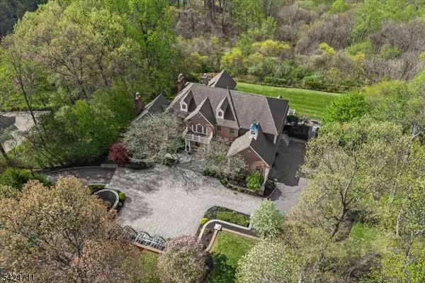 12 Beacon Hill Dr, Chester Twp., NJ 07930