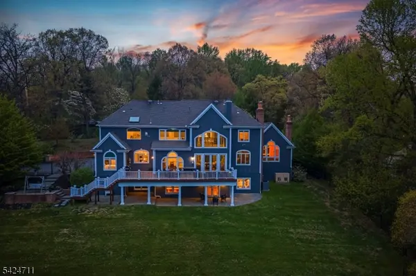 12 Beacon Hill Dr, Chester Twp., NJ 07930