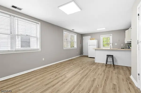 22 Orchard St, Summit City, NJ 07901