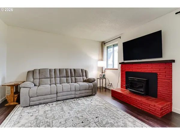 1085 STILLMAN AVE, Eugene, OR 97404