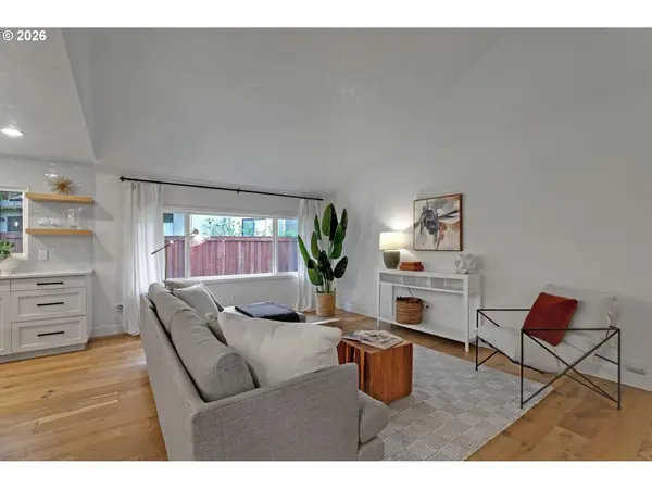 18434 SANDPIPER CIR, Lake Oswego, OR 97035