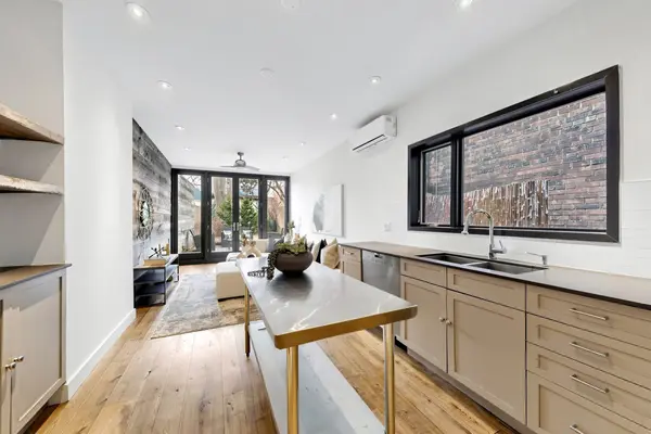 106 Oxford ST, Toronto C01, ON M5T 1P3