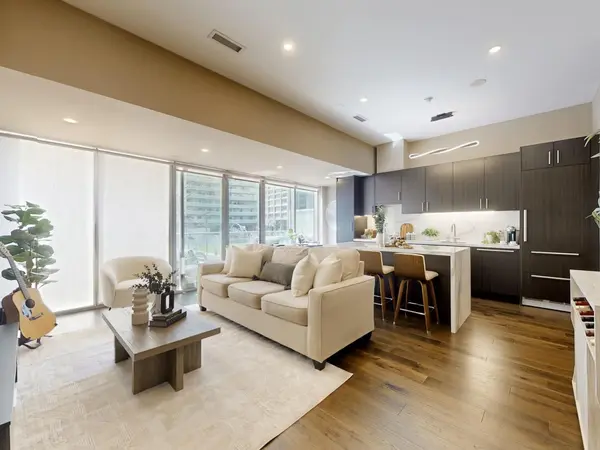 39 Queens Quay E #202, Toronto C08, ON M5E 0A5