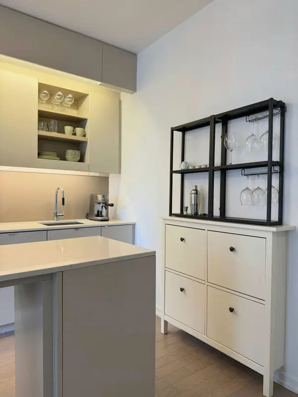 101 Peter ST #1712, Toronto C01, ON M5V 0G6