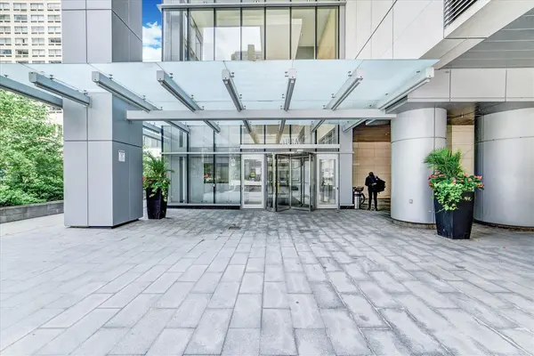 386 Yonge ST #824, Toronto C01, ON M5B 0A5