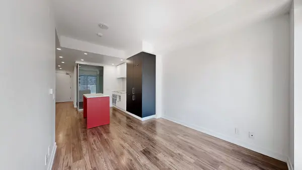 33 Helendale AVE #1013, Toronto C03, ON M4R 0A4