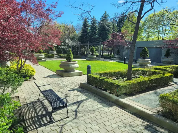 28 Harrison Garden BLVD #509, Toronto C14, ON M2N 7B5