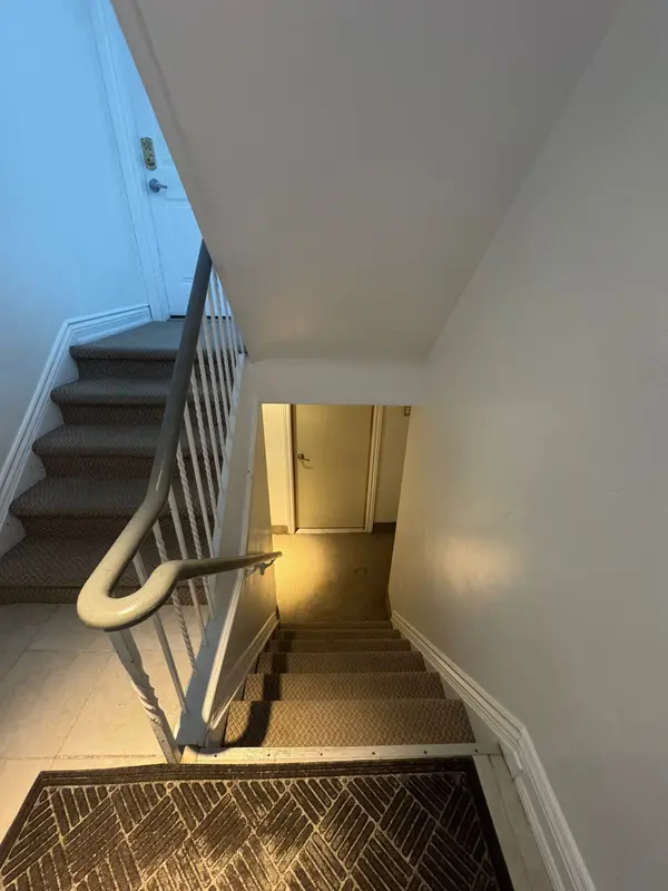 213 Kenilworth AVE #Upper, Toronto E02, ON M4L 3S7