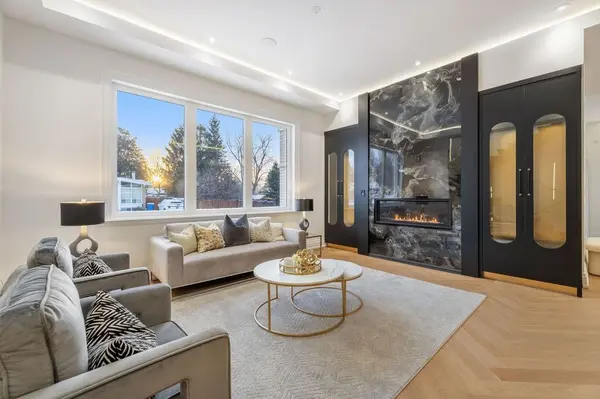 52 Child DR, Aurora, ON L4G 1Y5