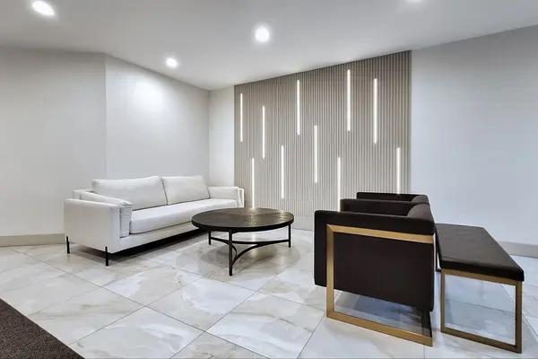 32 Clarissa DR #524, Richmond Hill, ON L4C 9R7