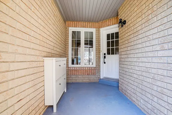 22 Stiles AVE, Aurora, ON L4G 7N3