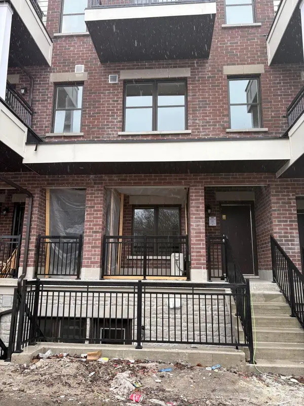 15100 Yonge ST #211, Aurora, ON L4G 4C8