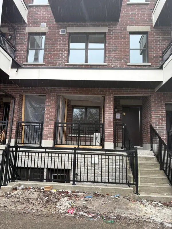 15100 Yonge ST #211, Aurora, ON L4G 4C8