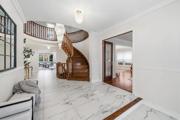 61 King's Cross AVE, Richmond Hill, ON L4B 2T1