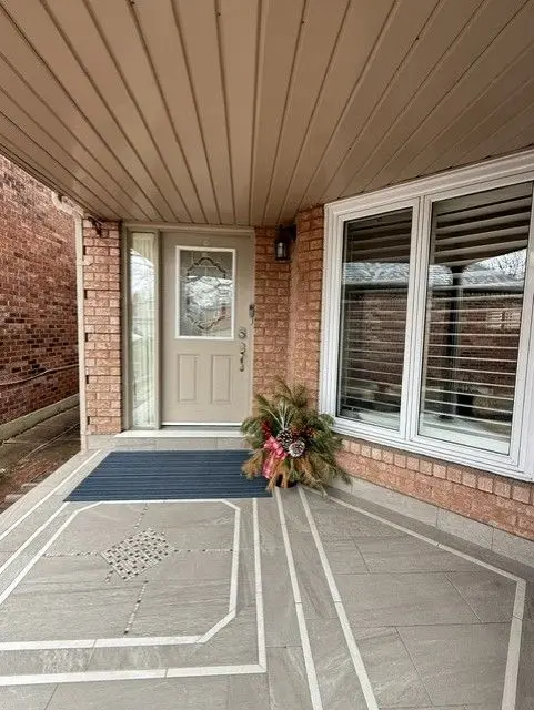 61 Redondo DR, Vaughan, ON L4J 7S7