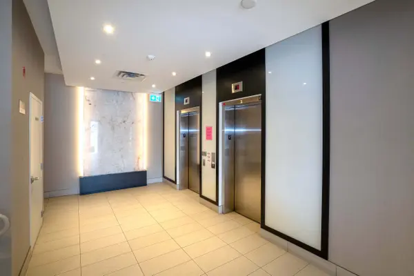 15277 Yonge ST S #313, Aurora, ON L4G 1Y3