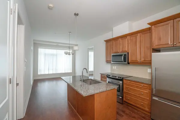 15277 Yonge ST S #313, Aurora, ON L4G 1Y3